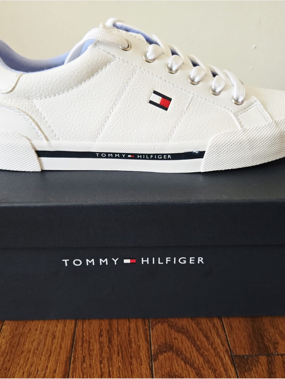 Tommy Hilfiger Shoes Women White Size US 8